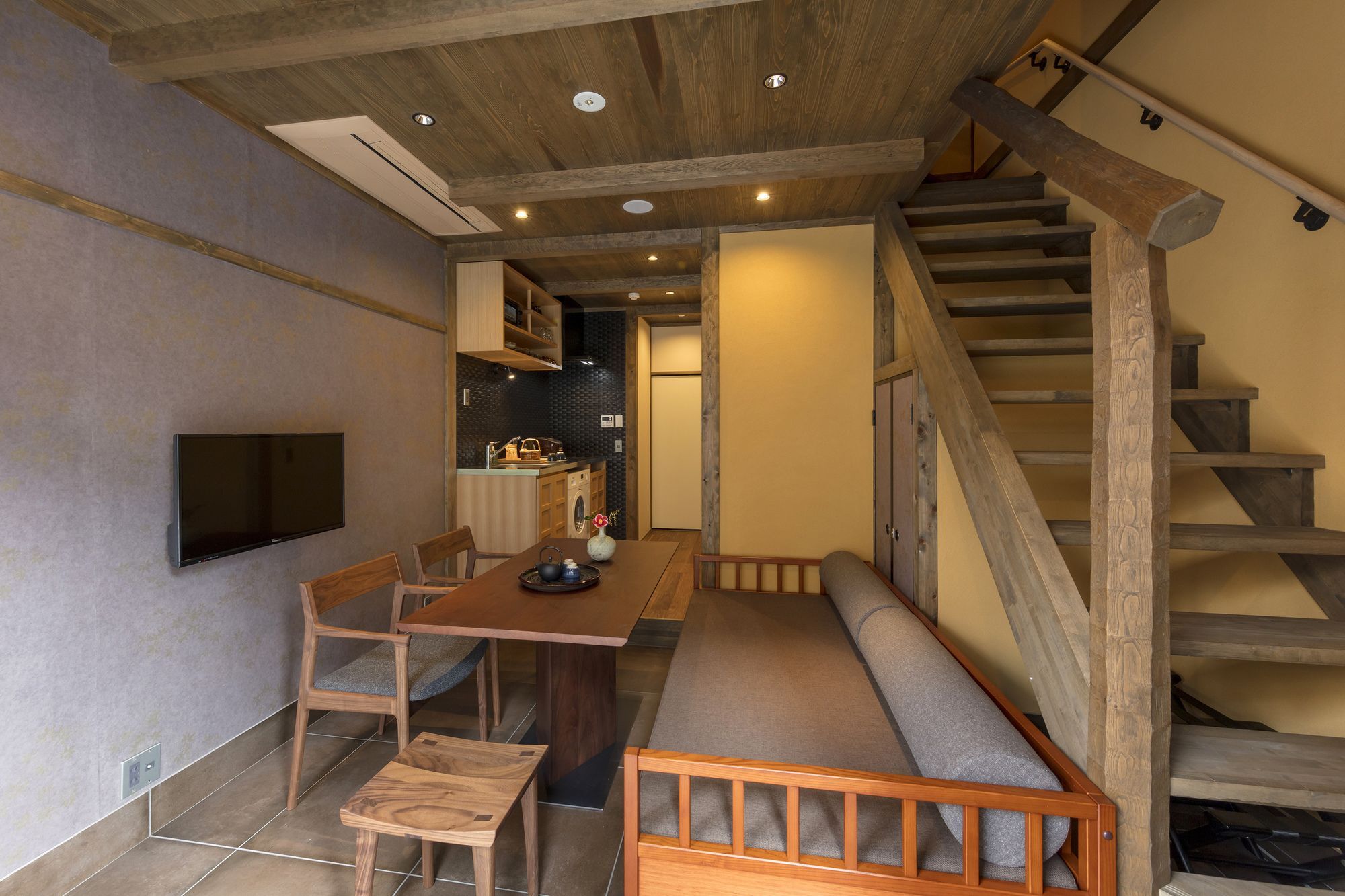 Hanagoromo Apartment